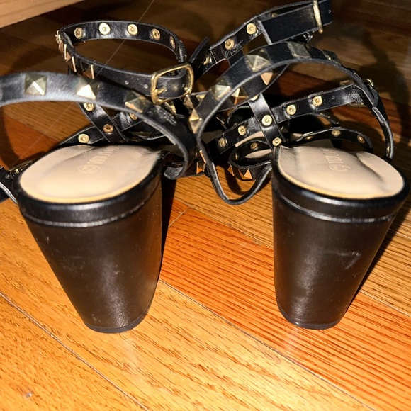 Women’s black and gold stud chunky heels size 7.5 - Picture 2 of 3